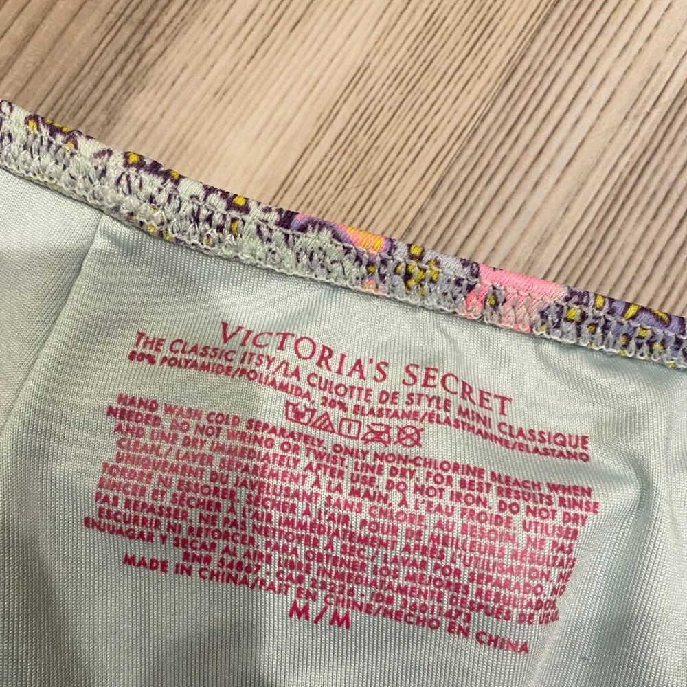 Victoria secret cheeky bottoms - Picture 3 of 3